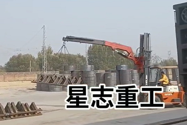叉车吊工作运行现场